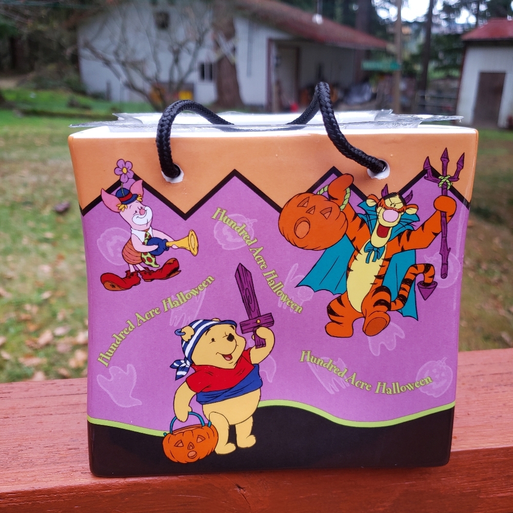 2000 Disney Welcomes Winnie The Pooh & Friends Floral Vase/ Planter - Halloween
